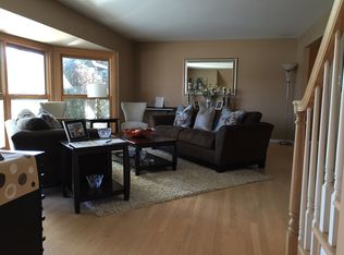 1300 N Burning Bush Ln, Mount Prospect, IL 60056