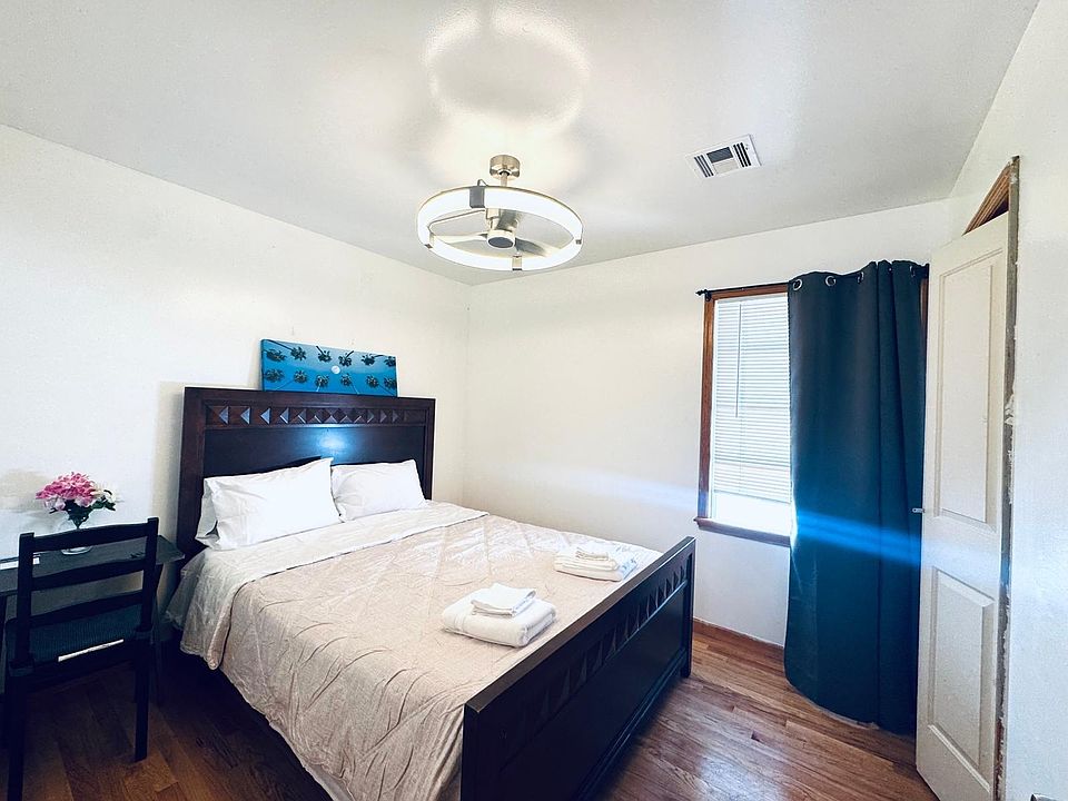 1st image of 162 W 53rd St #2