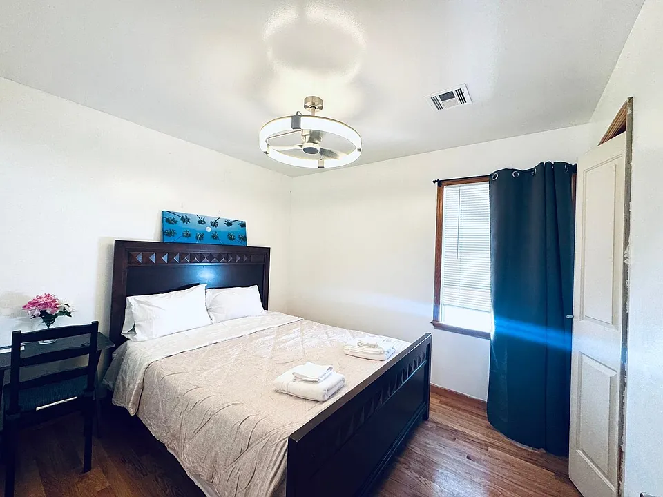 162 W 53rd St #2