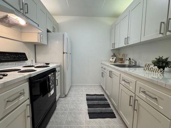13450 SW 3rd St APT 209D