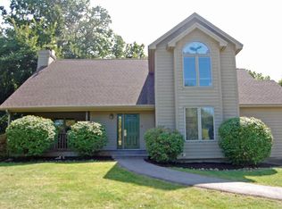 2 Colony Ln, Galena, IL 61036