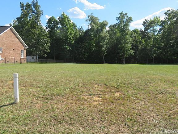 2nd image of 75 Winterberry Ln