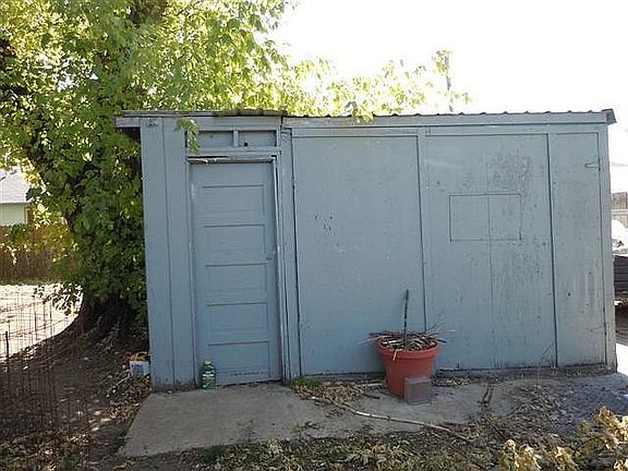 3rd image of 909 Maple Park Dr