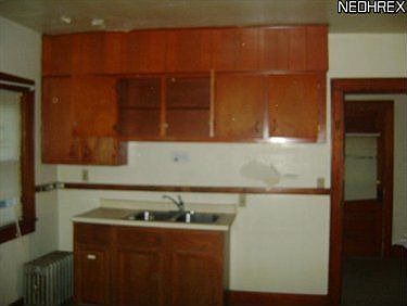 4th image of 704 E 32nd St