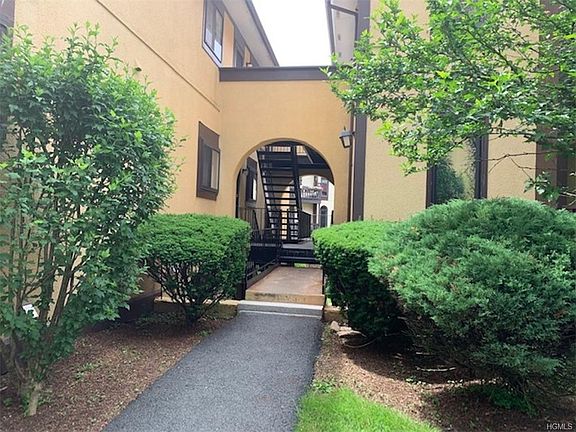 2nd image of 17 Granada Cres APT 8