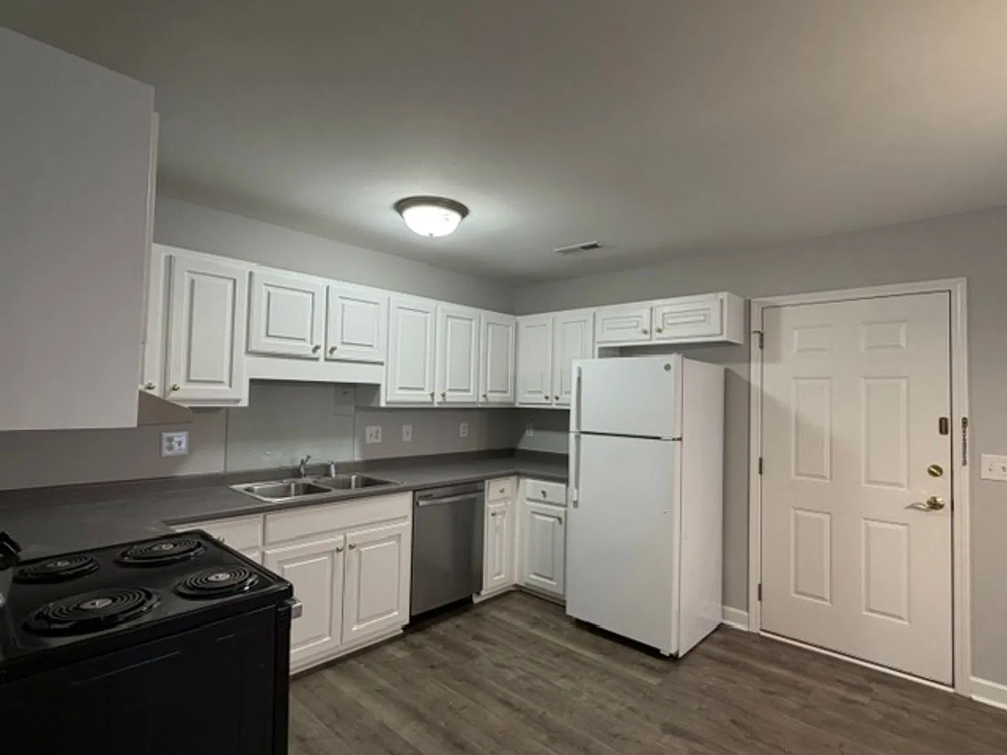 ~~ Pretty 2-bedroom updated duplex in Burlington ~~ — Photo 4