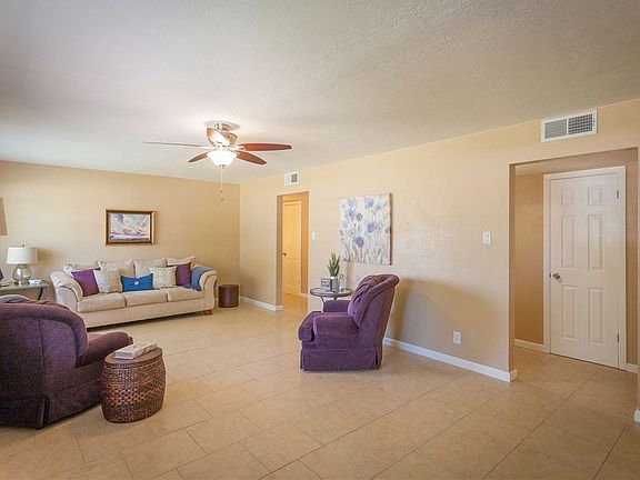 2nd image of 10 Aspen Pl