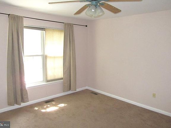 2nd image of 5 Thomas Ln N