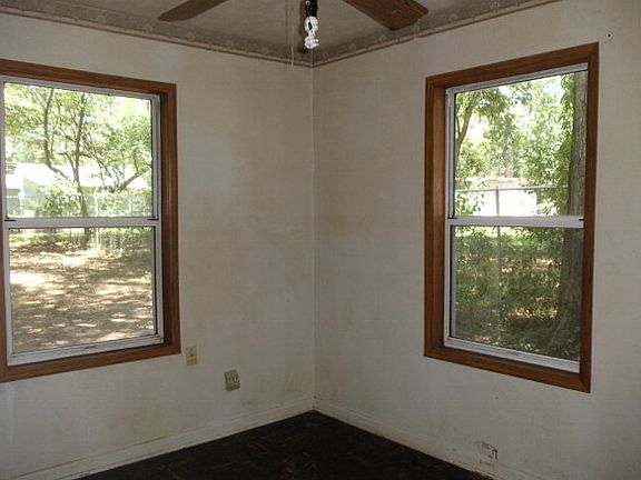 4th image of 718 E Brookwood Dr