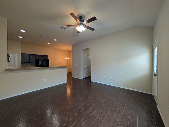 4th image of 660 Creekside Cir