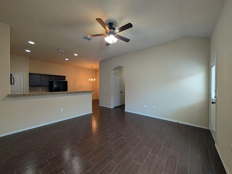 660 Creekside Cir — Photo 4