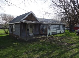 1315 Chestnut St, Henry, IL 61537