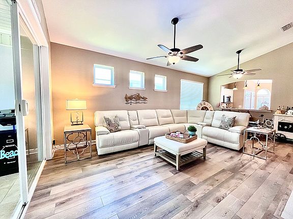 4th image of 25207 Windward Pl