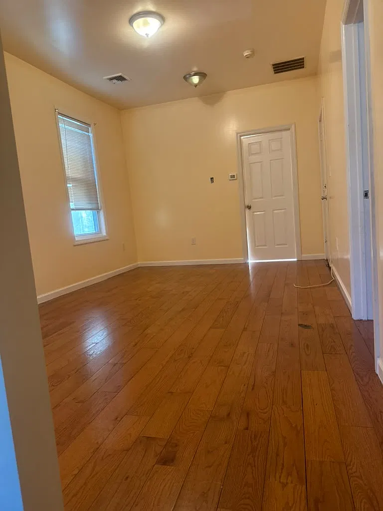3 bed, $2,700 — Photo 3