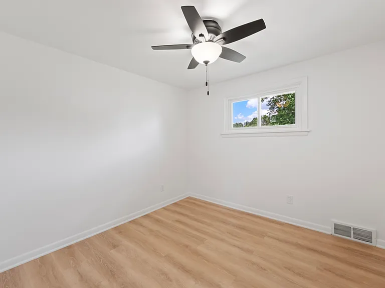 Valley View Dr — Photo 10