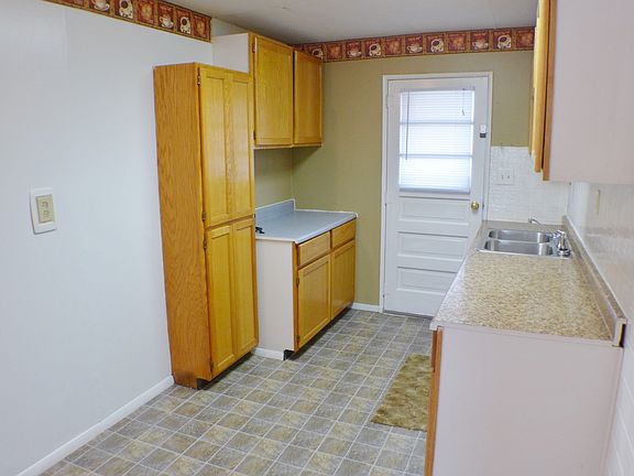 3rd image of 210 Drake Ave