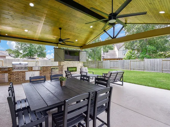 143 Hollow Terrace Ct, Tomball, TX 77375