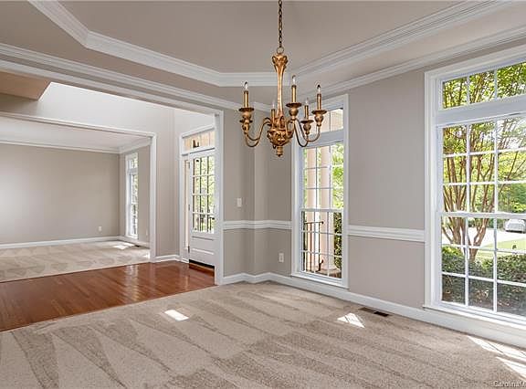 5th image of 9203 Drayton Ln