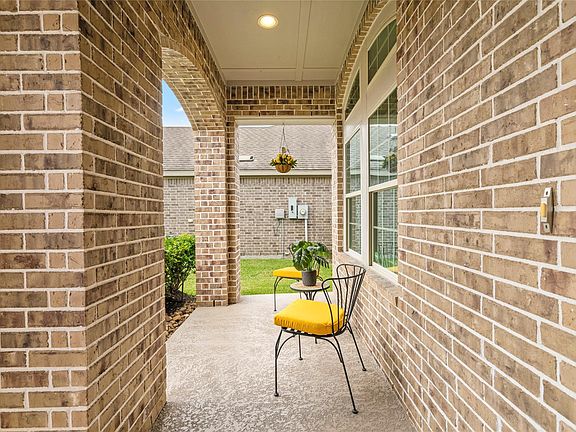 3rd image of 143 Castlegate Ln