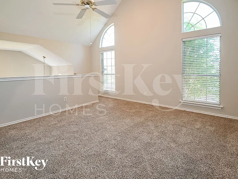 2210 Meadowstone Dr — Photo 6