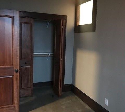 3rd image of 815 1/2 Washington Ave APT 206