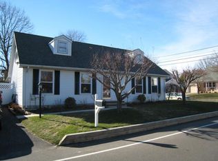 21 Elm St, Beachwood, NJ 08722