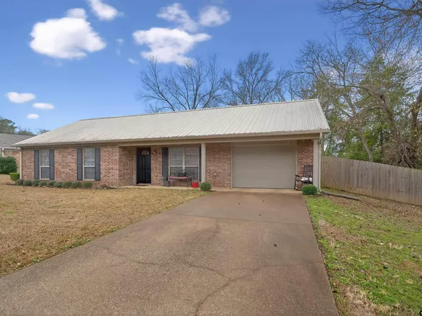 823 Willowcreek Dr, Jacksonville, TX 75766