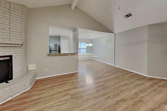 3 bed, 2.0 bath, 1452 sqft, $1,875 — Photo 4