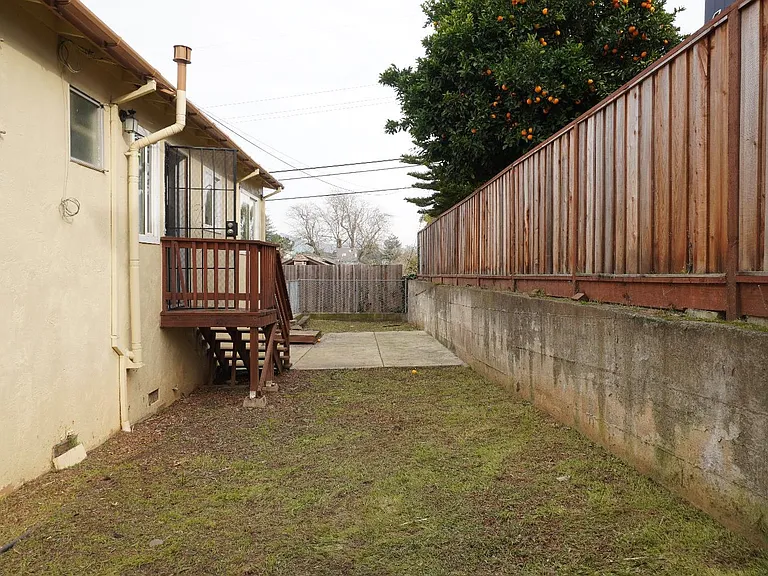 1115 Sereno Dr — Photo 6