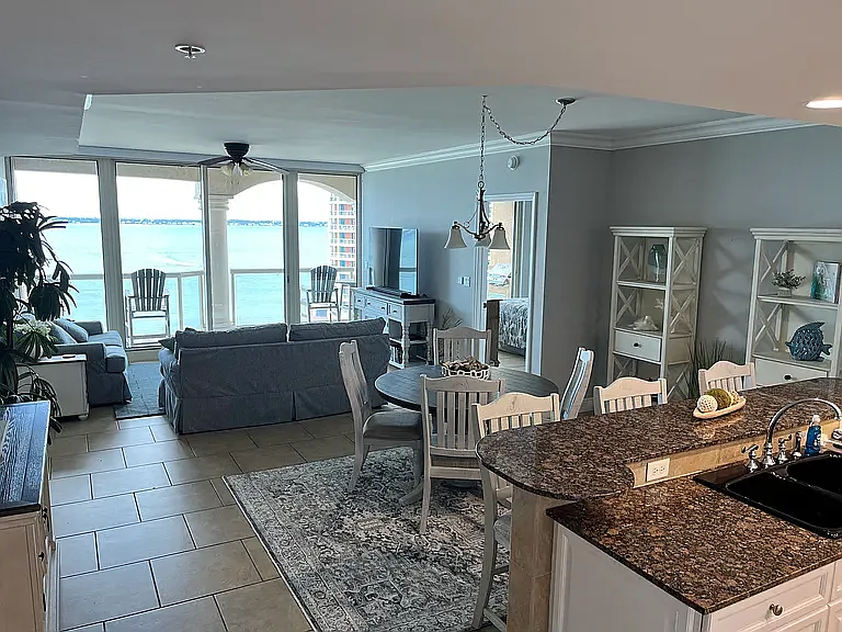 2 bed, 2.5 bath, 1333 sqft, $3,000 — Photo 2