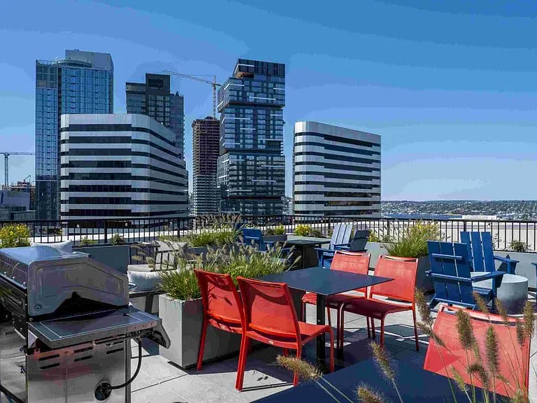 Pivot Apartments — Photo 6