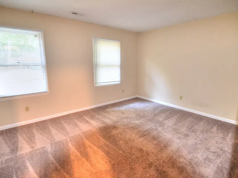 110 S Peak Dr — Photo 9
