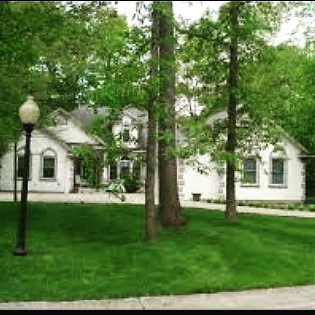 1st image of 16 Foxwood Dr