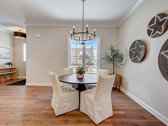 3rd image of 130 Barrington Pl
