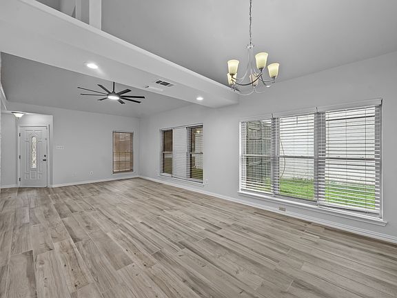 4th image of 2906 Menlo Park Ln