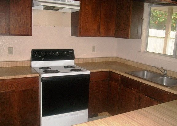 2nd image of 5839 Sackville Close