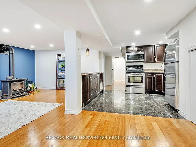 79 Kencliff Cres — Photo 3