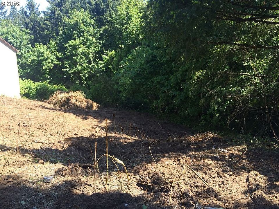 2nd image of 300 Linn Ave