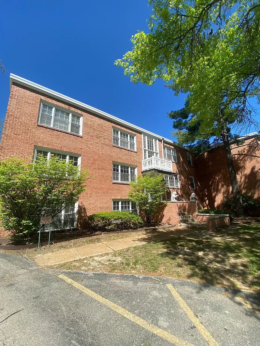 Building Photo - 2621 Roseland Ter