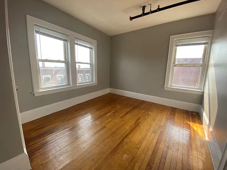 145 Main St — Photo 4