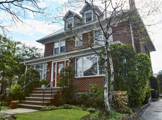 3 Gerlach Pl, Larchmont, NY 10538