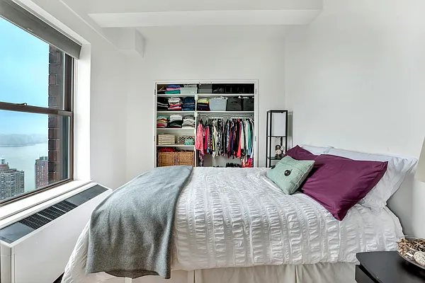 Sold by New York Residence | media 2