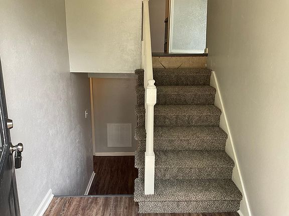 3rd image of 405 N Linden Dr