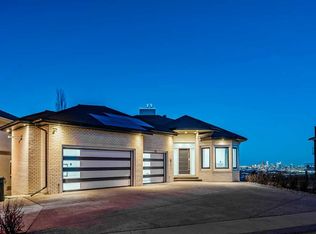 26 W Patina Hl SW, Calgary, AB T3H 2C7