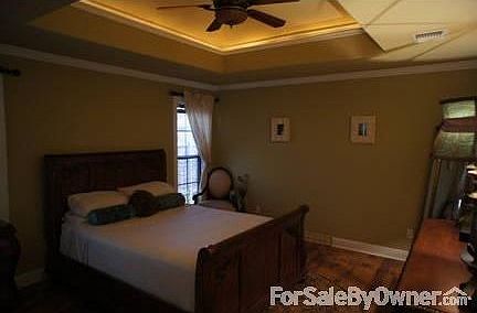 5th image of 406 Fair Oaks St