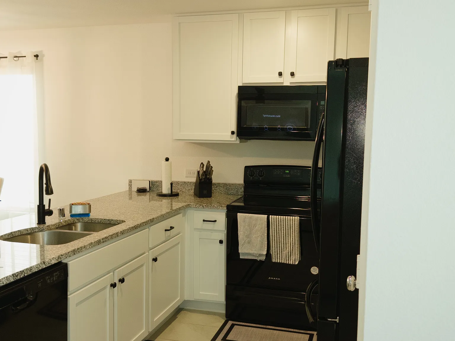 3 bed, 2.5 bath, 1950 sqft, $5,100 — Photo 4
