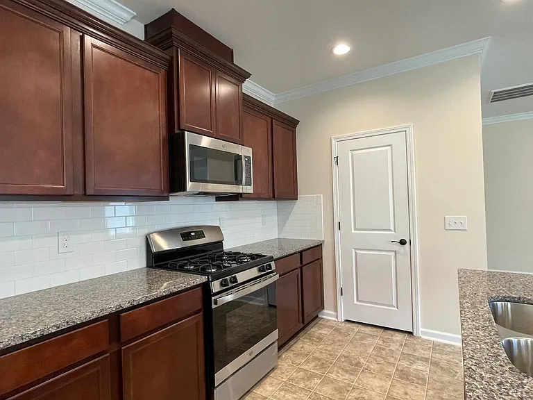 303 Starling Ave — Photo 12