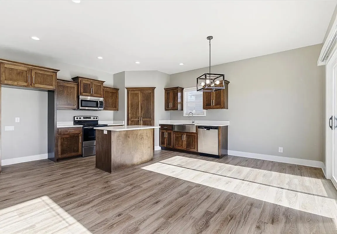 2 bed, 1445 sqft, $2,400 — Photo 3
