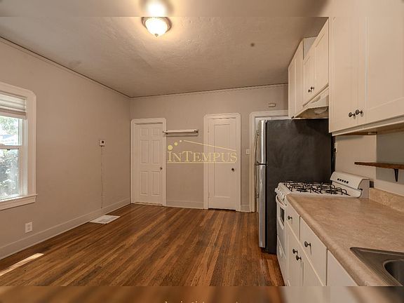 2nd image of 1450 Pomona Ave #C