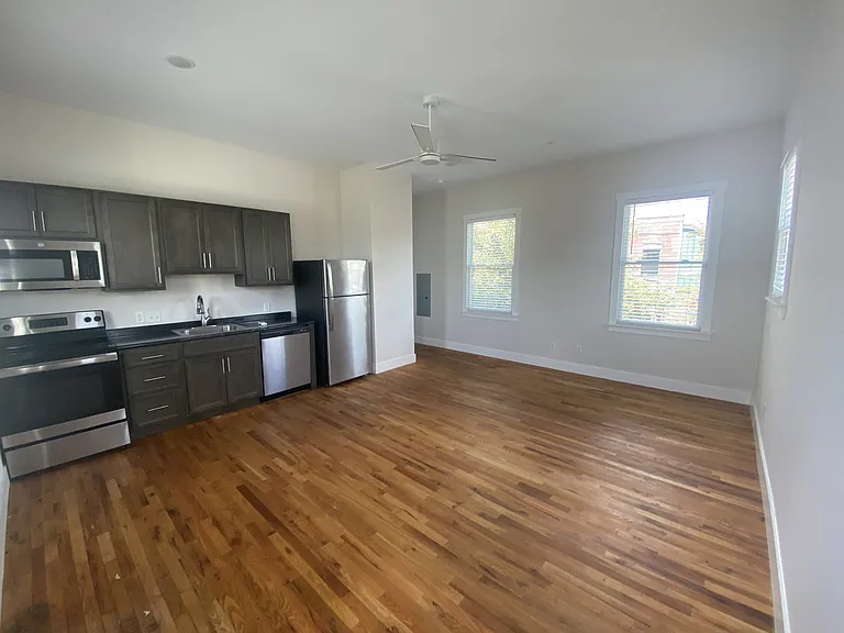 606 N Main St #202 — Photo 4
